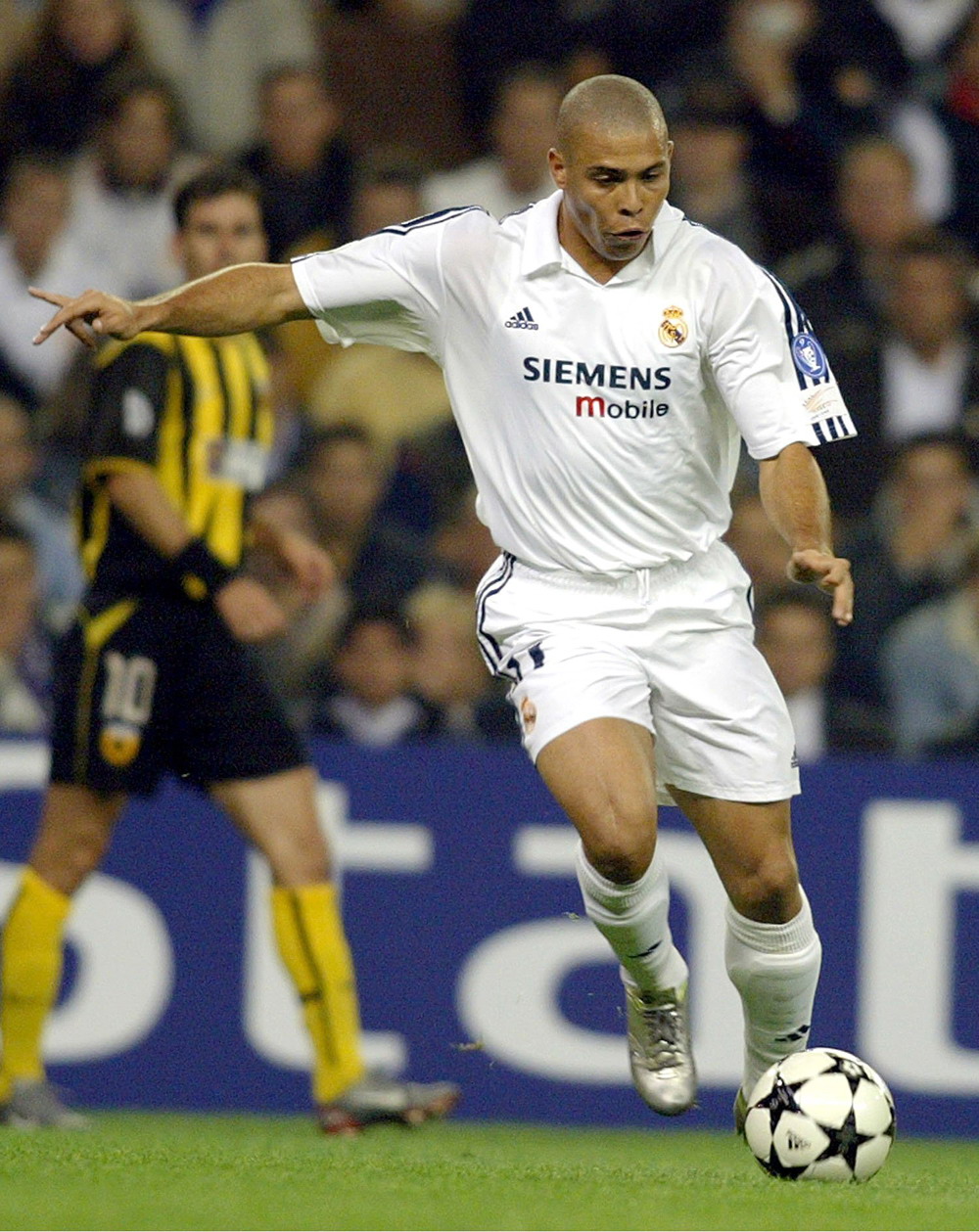 BLG核心选手续约完成 战队稳定性提升