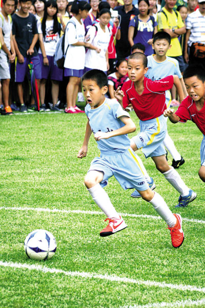 游戏一姐直播，突发情况被封号疑似开挂？本人做出回应：是网友的号开了！